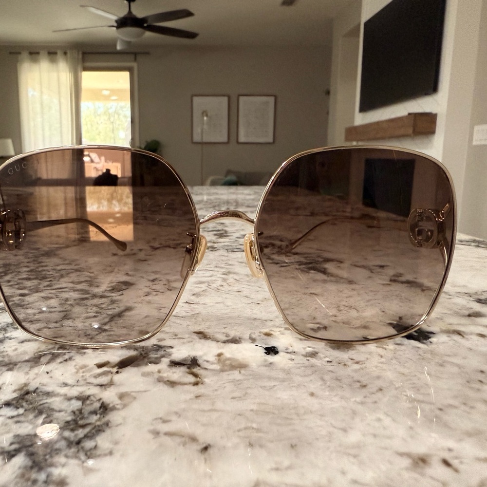 Authentic Gucci Women's Sunglasses with Gold Frame and Brown Lenses GG1323S
New - Picture 5 of 10